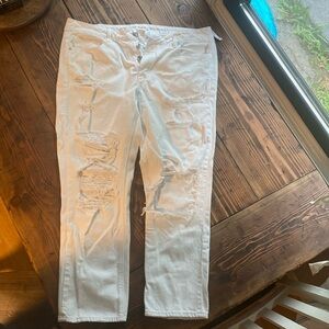 woman’s destroyed tom girl american eagle white jeans